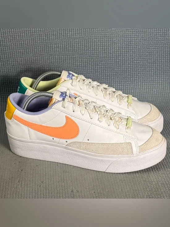 Nike Blazer Low Platform White/Peach Cream Shoes DX3719-100 Women's Size 10.5 - Picture 2 of 9